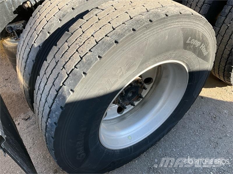 Freightliner Cascadia 126 6x4 T/A Sleeper Truck Tractor وحدات الجر