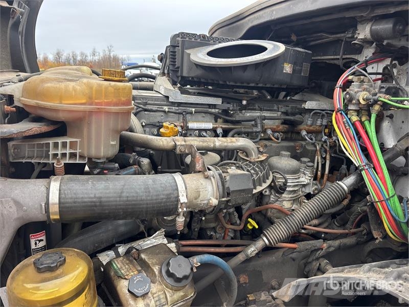 Freightliner Cascadia 126 6x4 T/A Sleeper Truck Tractor Тягачі