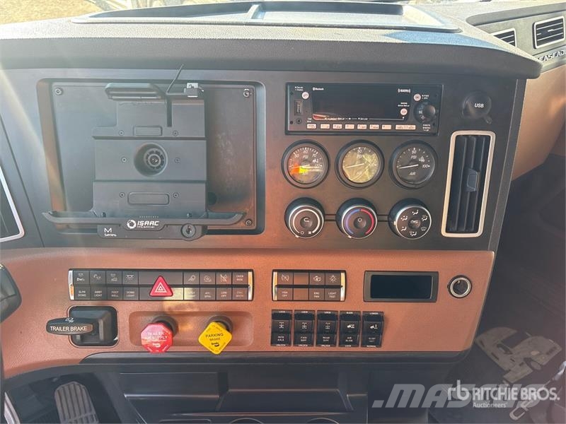 Freightliner Cascadia 126 Тягачі