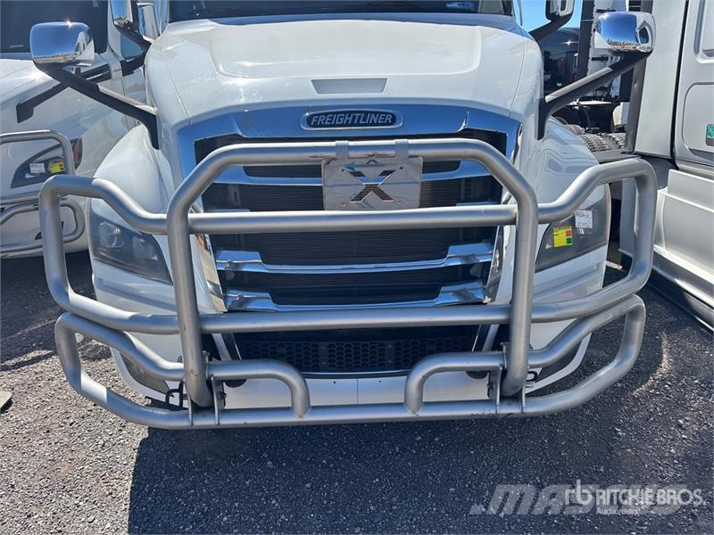 Freightliner Cascadia 126 6x4 T/A Sleeper Truck Tractor Тягачі