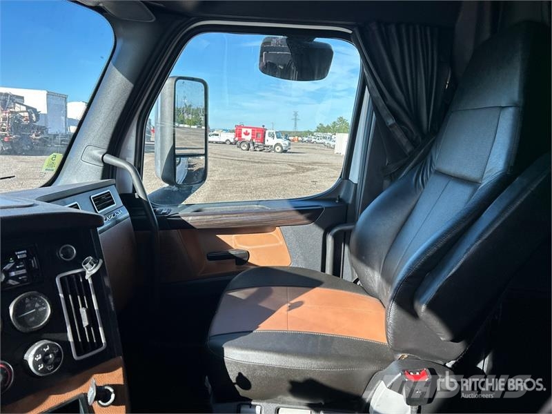 Freightliner Cascadia 126 6x4 T/A Sleeper Truck Tractor Седельные тягачи