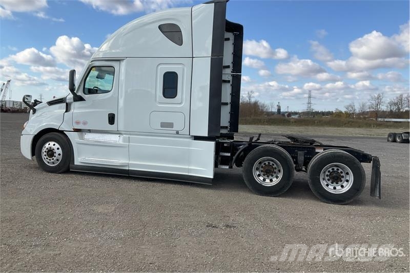 Freightliner Cascadia 126 6x4 T/A Sleeper Truck Tractor وحدات الجر