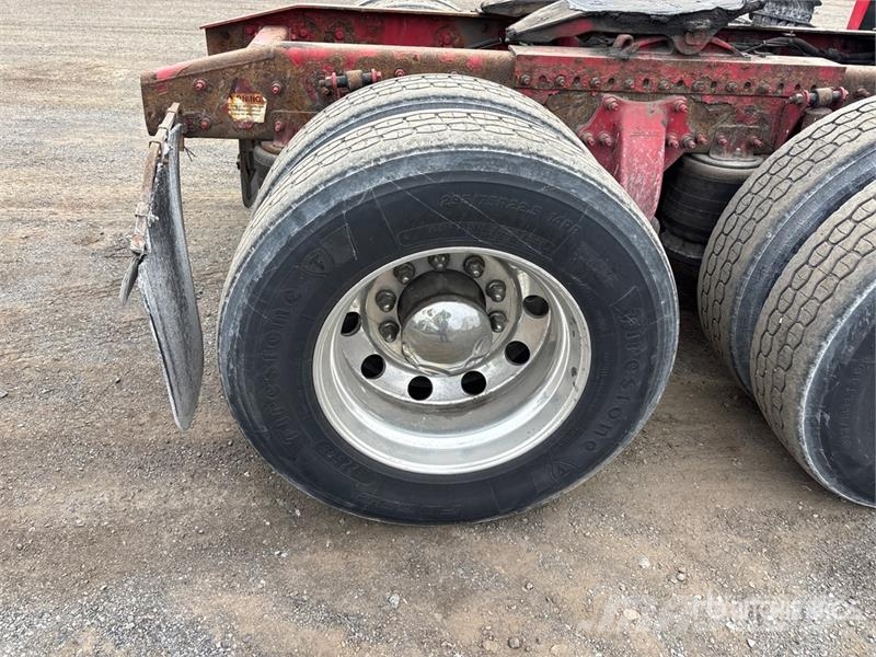 Freightliner Cascadia 125 6x4 T/A Sleeper Truck Tractor Sattelzugmaschinen