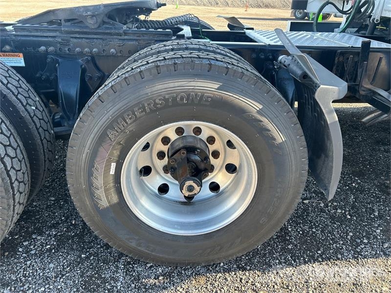 Freightliner Cascadia 126 6x4 T/A Sleeper Truck Tractor Седельные тягачи
