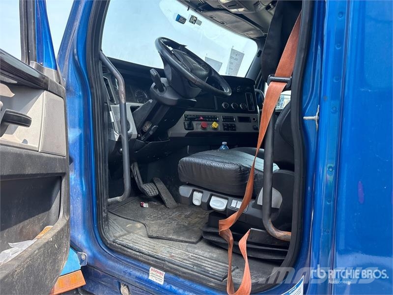 Freightliner Cascadia 126 6x4 T/A Sleeper Truck Tractor (Inoper Autotractoare