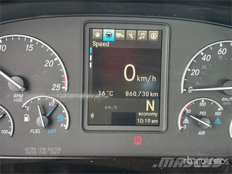Freightliner Cascadia 126 Vetopöytäautot