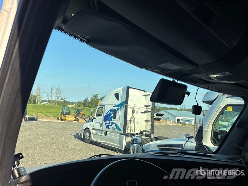 Freightliner Cascadia 126 Naudoti vilkikai
