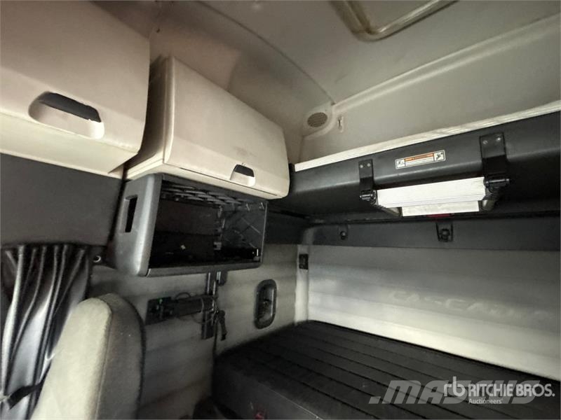 Freightliner Cascadia 126 Truck Tractor Units