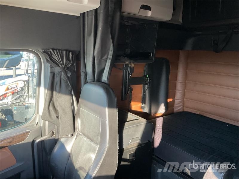 Freightliner Cascadia 126 6x4 T/A Sleeper Truck Tractor Motrici e Trattori Stradali