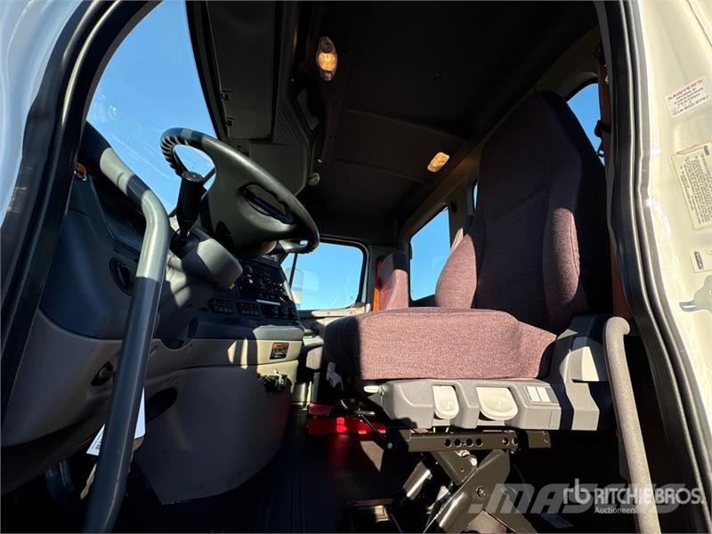 Freightliner Cascadia 113 وحدات الجر