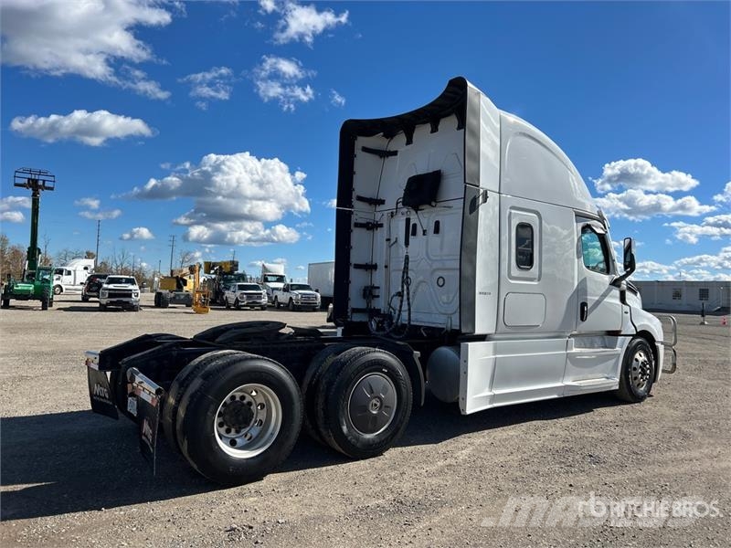 Freightliner Cascadia 126 6x4 T/A Sleeper Truck Tractor وحدات الجر