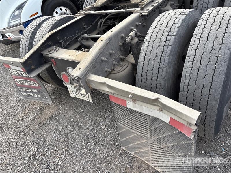 Freightliner Cascadia 126 6x4 T/A Sleeper Truck Tractor Sattelzugmaschinen