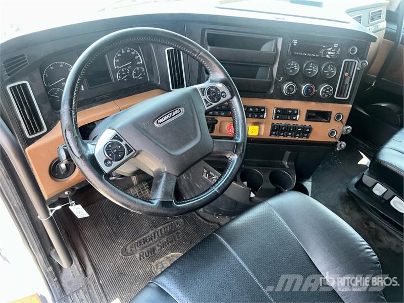 Freightliner Cascadia 126 6x4 T/A Sleeper Truck Tractor Motrici e Trattori Stradali