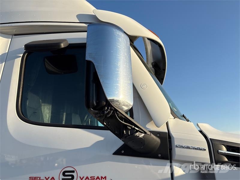 Freightliner Cascadia 126 6x4 T/A Sleeper Truck Tractor Седельные тягачи