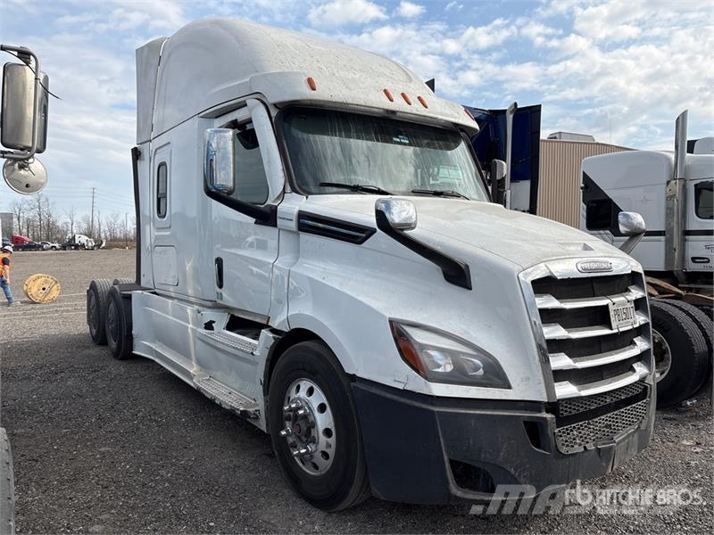 Freightliner Cascadia 126 6x4 T/A Sleeper Truck Tractor Sattelzugmaschinen