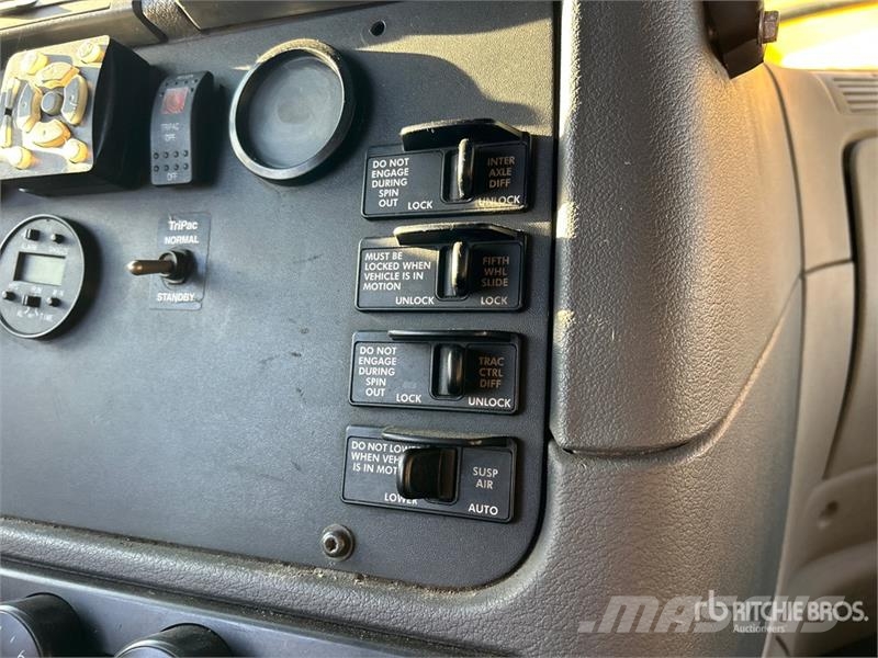 Freightliner Cascadia 125 6x4 T/A Sleeper Truck Tractor Sattelzugmaschinen