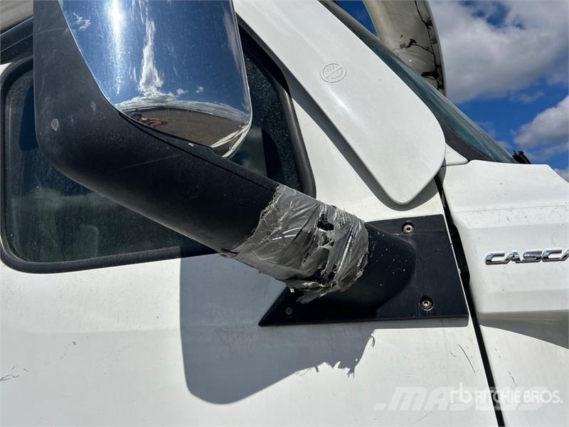 Freightliner Cascadia 126 6x4 T/A Sleeper Truck Tractor Седельные тягачи