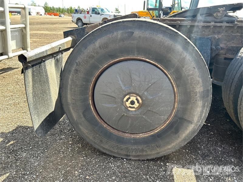 Freightliner Cascadia 126 6x4 T/A Sleeper Truck Tractor Vilcēji