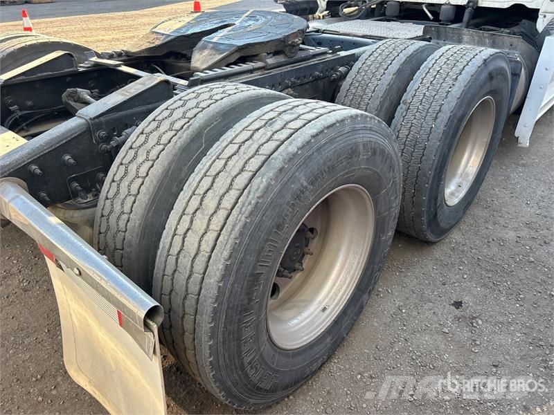 Freightliner Cascadia 125 6x4 T/A Sleeper Truck Tractor Sattelzugmaschinen