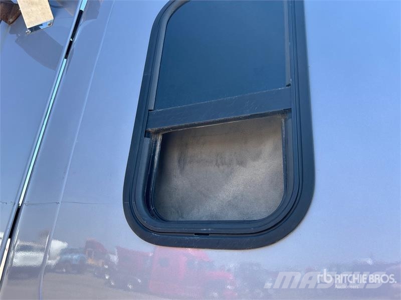Freightliner Cascadia 125 6x4 T/A Sleeper Truck Tractor Tractor Units