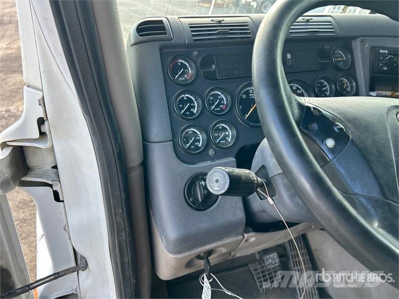 Freightliner Cascadia 125 6x2 T/A Sleeper Truck Tractor وحدات الجر