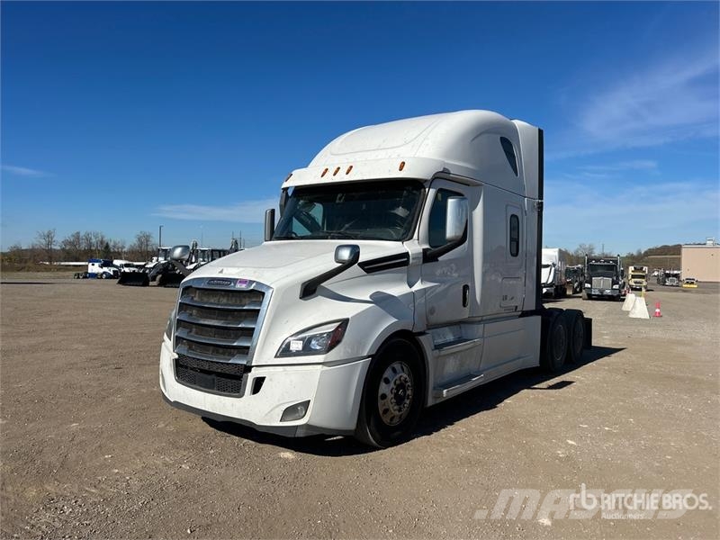Freightliner Cascadia 126 6x4 T/A Sleeper Truck Tractor Sattelzugmaschinen