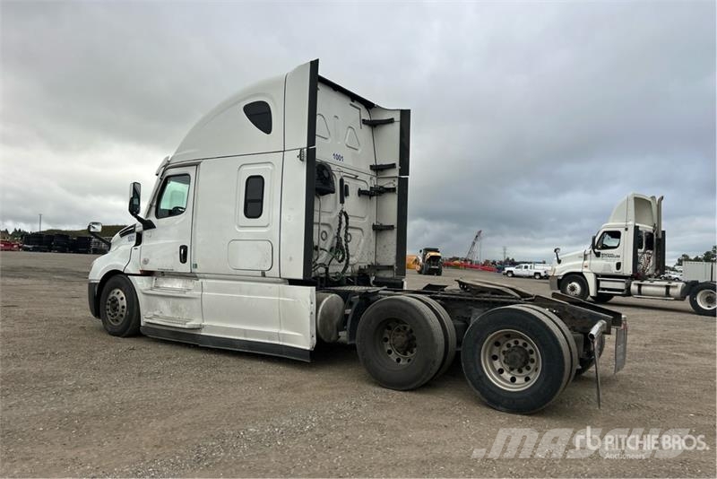 Freightliner Cascadia 126 6x4 T/A Sleeper Truck Tractor 曳引機組件