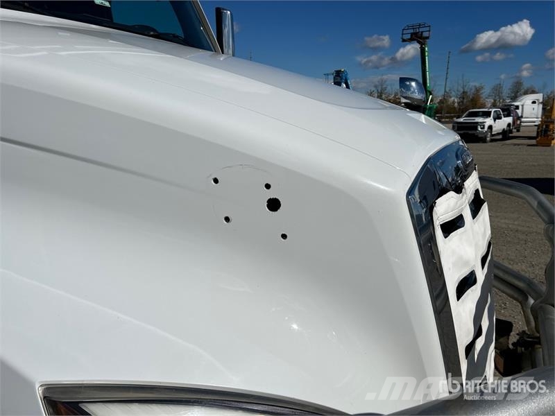 Freightliner Cascadia 126 6x4 T/A Sleeper Truck Tractor وحدات الجر