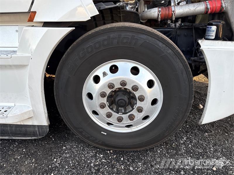 Freightliner Cascadia 126 6x4 T/A Sleeper Truck Tractor Седельные тягачи
