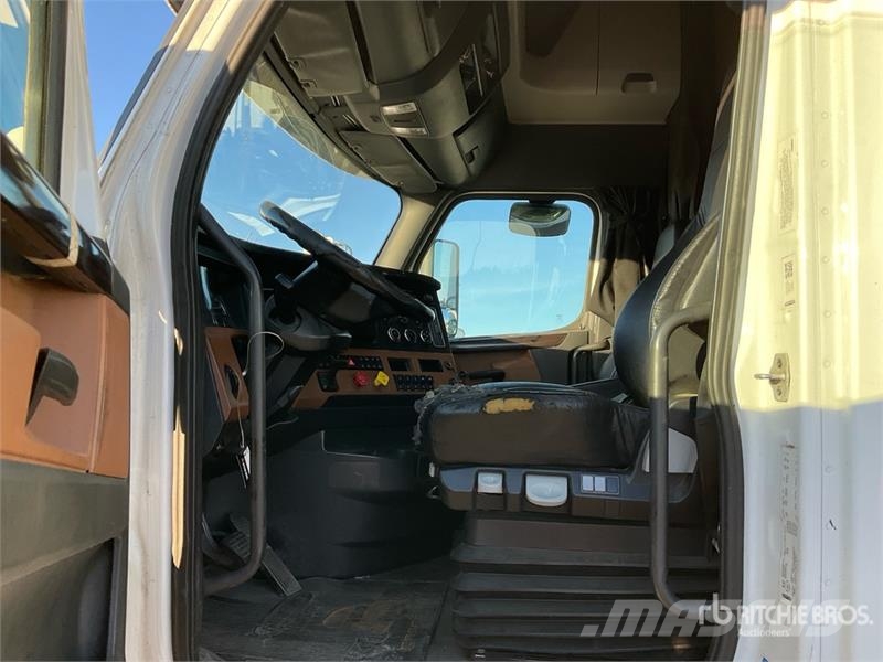 Freightliner Cascadia 126 6x4 T/A Sleeper Truck Tractor Motrici e Trattori Stradali
