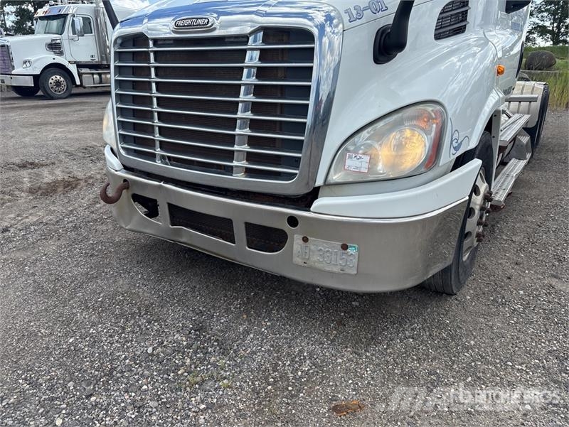 Freightliner Cascadia 113 Vetopöytäautot
