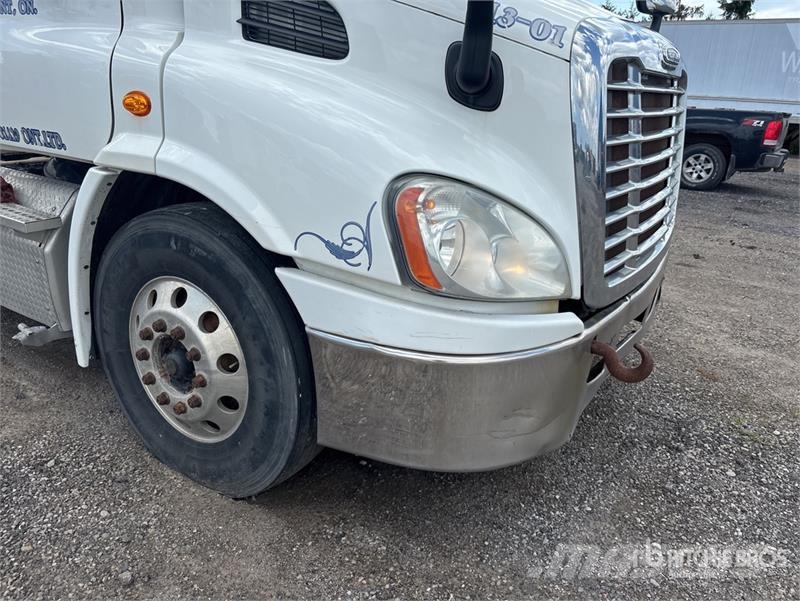 Freightliner Cascadia 113 Vetopöytäautot
