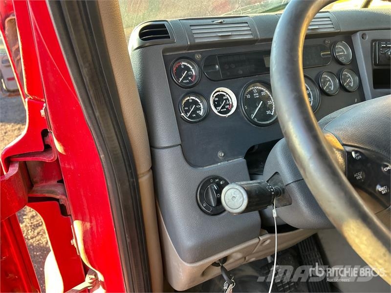 Freightliner Cascadia 125 6x4 T/A Sleeper Truck Tractor Sattelzugmaschinen