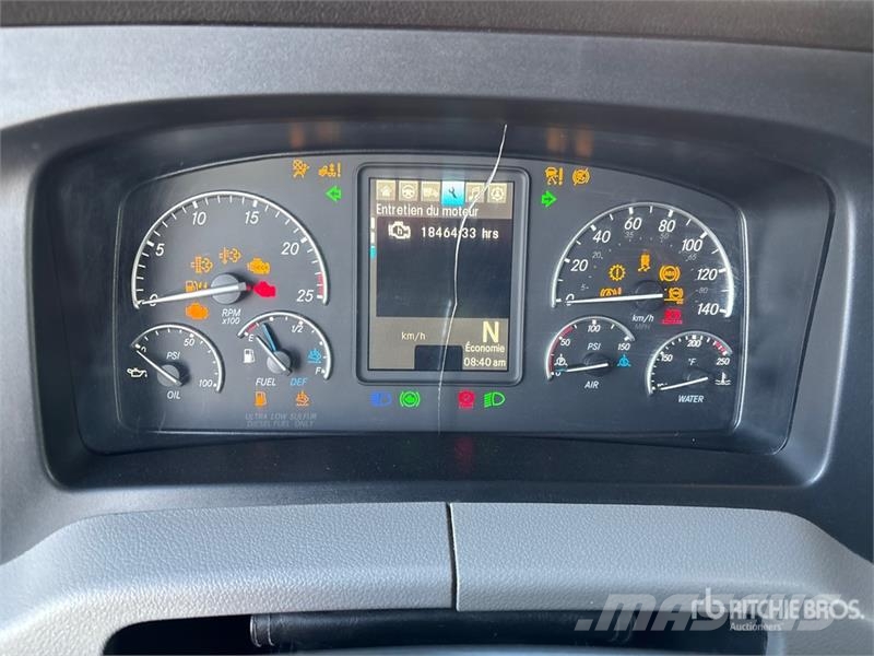 Freightliner Cascadia 126 6x4 T/A Sleeper Truck Tractor Tegljači