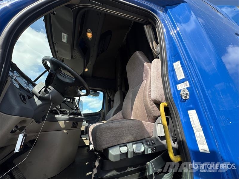 Freightliner Cascadia 125 6x4 Evolution T/A Sleeper Truck Tract Motrici e Trattori Stradali
