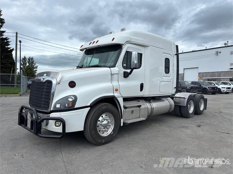Freightliner Cascadia 125 6x4 T/A Sleeper Truck Tractor Vetopöytäautot