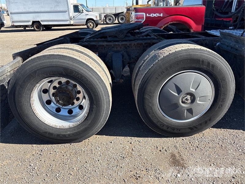 Freightliner Cascadia 126 6x4 T/A Sleeper Truck Tractor Cavalos mecânicos
