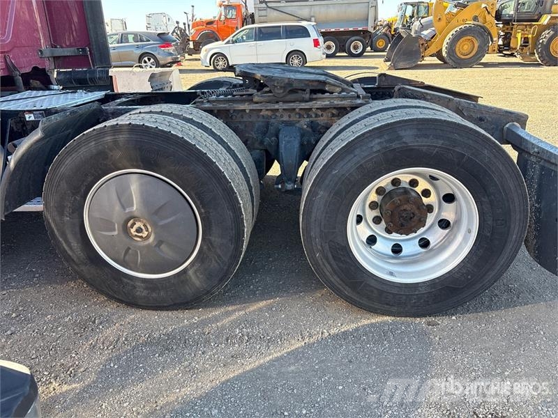 Freightliner Cascadia 126 6x4 T/A Sleeper Truck Tractor Cavalos mecânicos