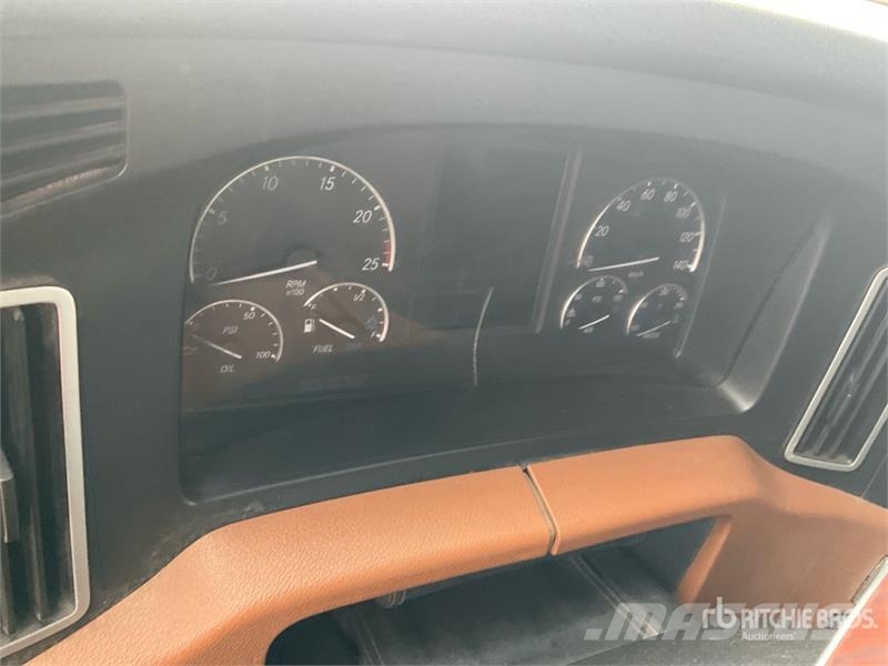 Freightliner Cascadia 126 6x4 T/A Sleeper Truck Tractor Traktorske jedinice