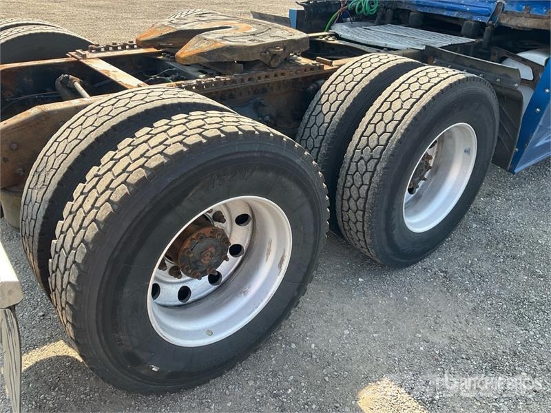 Freightliner Cascadia 126 6x4 T/A Sleeper Truck Tractor Sattelzugmaschinen