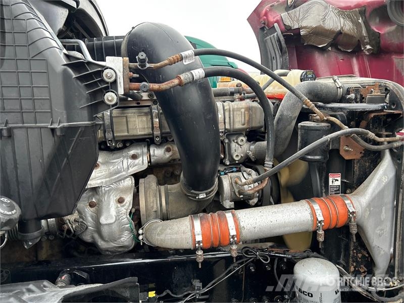 Freightliner Cascadia 126 6x4 T/A Sleeper Truck Tractor Cavalos mecânicos