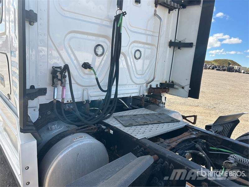 Freightliner Cascadia 126 6x4 T/A Sleeper Truck Tractor Trækkere