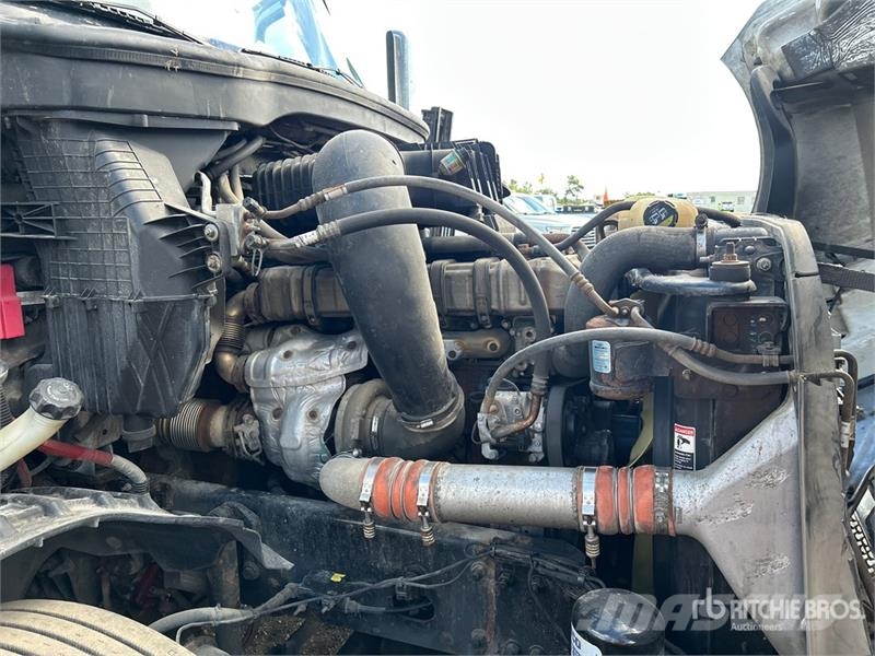 Freightliner Cascadia 126 6x4 T/A Sleeper Truck Tractor Vilcēji