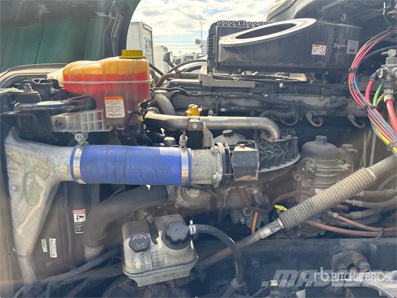 Freightliner Cascadia 126 6x4 T/A Sleeper Truck Tractor Тягачі