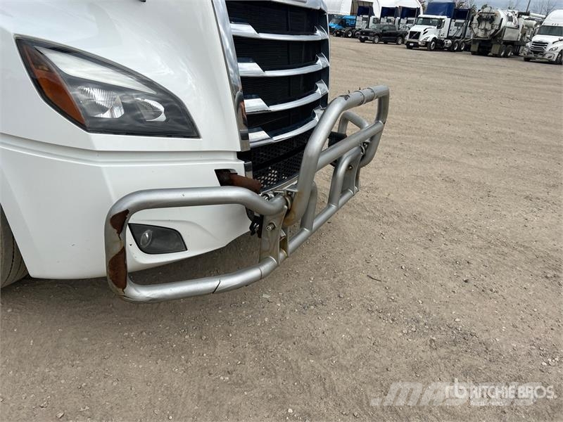 Freightliner Cascadia 126 وحدات الجر