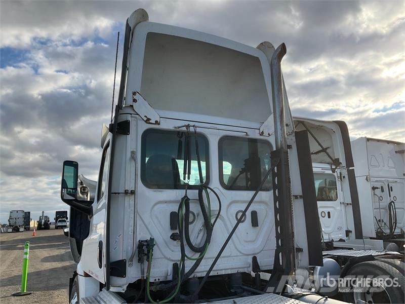Freightliner Cascadia 126 وحدات الجر