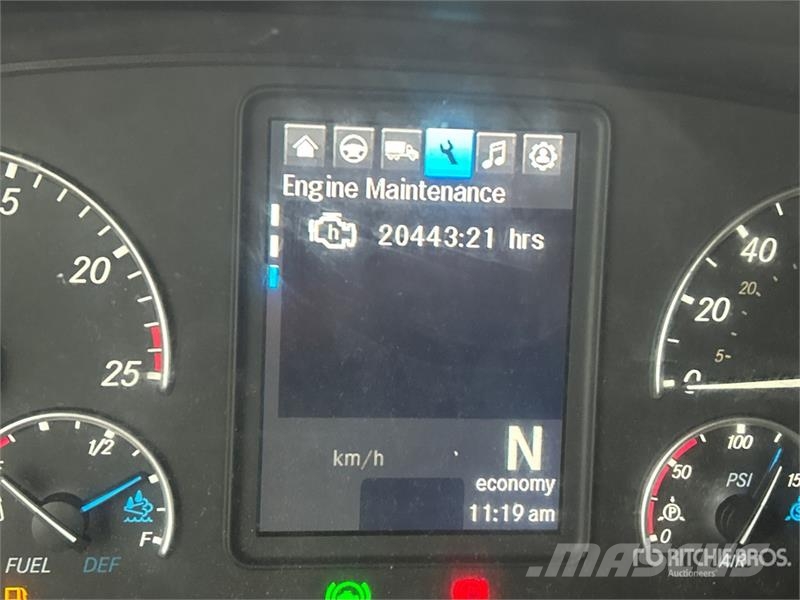 Freightliner Cascadia 126 T/A Sleeper Truck Tractor Tractor Units