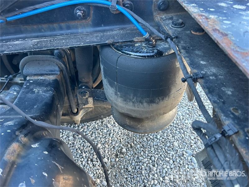 Freightliner Cascadia 126 6x4 T/A Sleeper Truck Tractor وحدات الجر