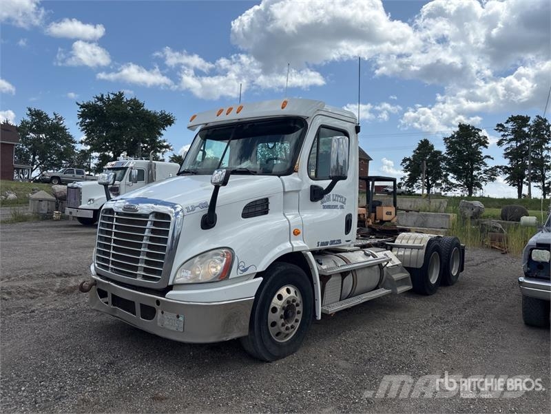 Freightliner Cascadia 113 Vetopöytäautot