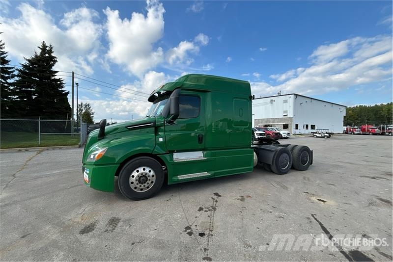 Freightliner Cascadia 126 6x4 T/A Sleeper Truck Tractor Tegljači